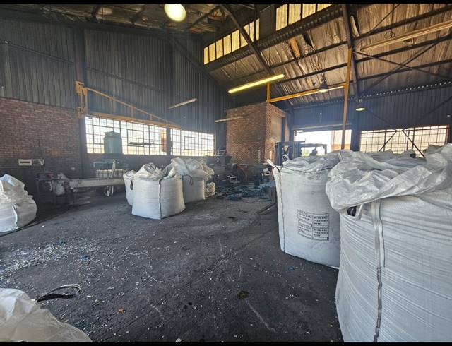 330M² WAREHOUSE FOR SALE IN BENONI SOUTH